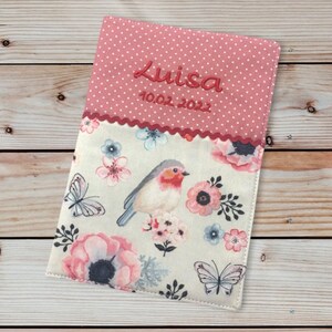 U-Heft-Hülle - Birdie / Rotkehlchen & Blumen --- personalisierbar mit Namen und Datum - creme / altrosa - Impfpassfach - Untersuchungsheft