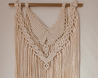 Macrame wall hanging in white Boho Bohodeko Bohochic wedding wall decoration Bohohome wool white natural wood