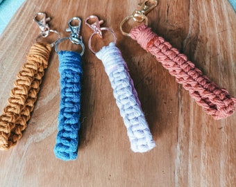 Small Macrame Keychain | small | Macrame | Macramé | Lanyard | Bohemian | Boho style | Bohochic | blue | pink | mustard