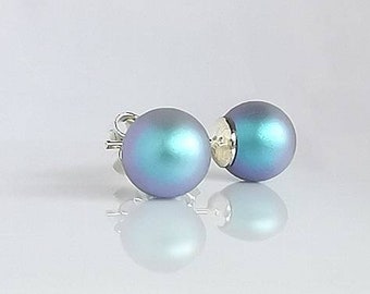 Boucles d'oreilles bleu océan. perle bleu clair. Boucles d'oreilles Swarovski, boucles d'oreilles perle. Argent sterling, bijoux en perles. Boucles d'oreilles de poste. Boucles d'oreilles simples