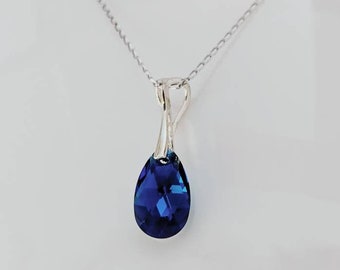 Collier Swarovski. collier bleu , collier en cristal . Collier en forme de larme, collier de mariée en argent, collier pendentif bleu cobalt