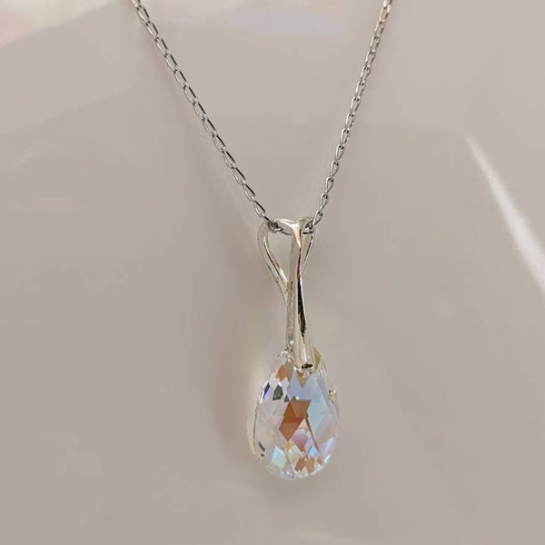 Larme. Aurores boréales . collier de cristal. Collier Swarovski, collier en argent sterling, collier pendentif collier V, pendentif larme