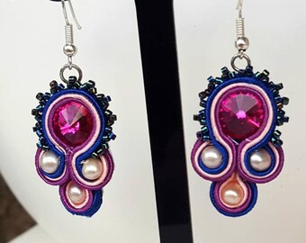 Fuscha Ohrringe. Soutache Ohrringe, Swarovski Ohrringe, Perlenohrringe, Soutache-Schmuck, Marineblau. Lila Ohrringe