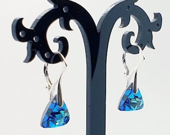 Boucles d'oreilles bleu marine. Boucles d'oreilles triangulaires. Boucles d'oreilles en cristal Swarovski. Levier arrière. Argent sterling . Boucles d'oreilles pendantes