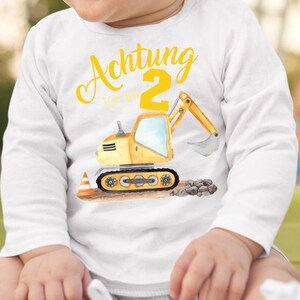 Mikalino Baby / Kinder Longsleeve mit Spruch Achtung ich bin Zwei 2 Bagger Schaufelbagger Langarm Geschenkidee weiss