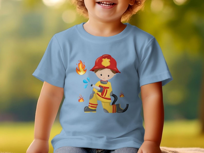 Kinder T-Shirt Feuerwehrmann Cartoon, Lustiges Beruf Kostüm Design, Geschenk für Jungen und Mädchen Light Blue