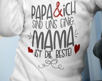 Mikalino Babybody mit Spruch für Jungen Mädchen Unisex Langarm Papa & ich sind uns einig Mama ist die Beste | handbedruckt in Deutschland