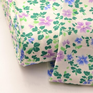 Hermosa y suave tela de viscosa con estampado floral, perfecta para vestidos, faldas y blusas.