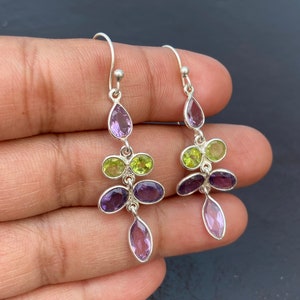 Boucles d&#39;oreilles pendantes en argent sterling avec améthyste et péridot : bijoux avec pierre de naissance de février
