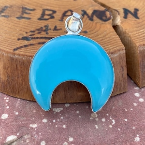 Blue Chalcedony Moon Pendant: Vintage Silver Teardrop Jewelry
