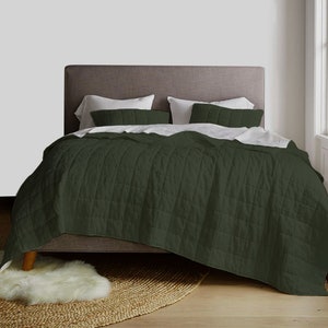 MossGreen - 3-Piece Quilt Bedding with Pillowcases | Lightweight Blanket | Cotton Filling | PureCottonSateen, PureLinen or LinenCottonMix