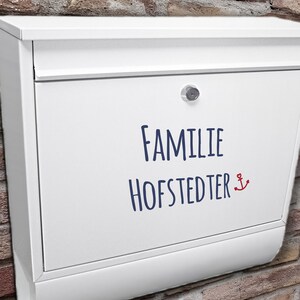 May include: White mailbox with a blue and red sticker that says "Familie Hofstedter" with an anchor symbol.