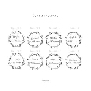 May include: A graphic showing eight different font styles for the phrase "Herzlich Willkommen" in a wreath of leaves. The text "SCHRIFTAUSWAHL" is at the top of the image. The text "Jamsstyle" is at the bottom of the image.