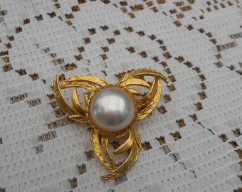 Vintage Brosche goldfarben Modeschmuck Brosche mit großer, künstlicher Perle 80er Jahre Brosche Modeschmuck Brosche goldfarbene Brosche