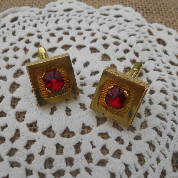 Vintage Manschettenknöpfe goldfarben roter Stein quadratisch 70er Jahre Modeschmuck Geschenk Männer