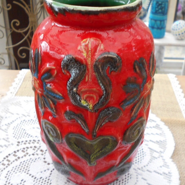Vintage Bay Keramik Vase Entwurf Bodo Mans 60er Jahre, rot und bunt florales Relief mid-century Keramik Vase