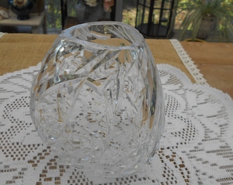 vintage Kristall Glas Vase geschliffenes Glas Blätter Dekor mittelgroße Glas Kristall Vase 60er Jahre, Vase mid-century Vase