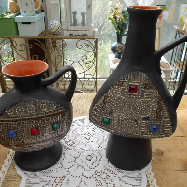 2 sehr seltene Keramik Vasen, Vasen Duo Bay Keramik "Juwel Contura" 297-20, Design Bodo Mans,60er Jahre schwarz, versilbertes Relief