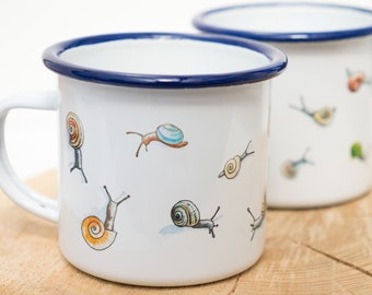 Emaille-Tasse mit kleinen Schnecken, Geschenk Tasse für Garten-Freunde, Emaille-Tasse Garten, personalisierbar