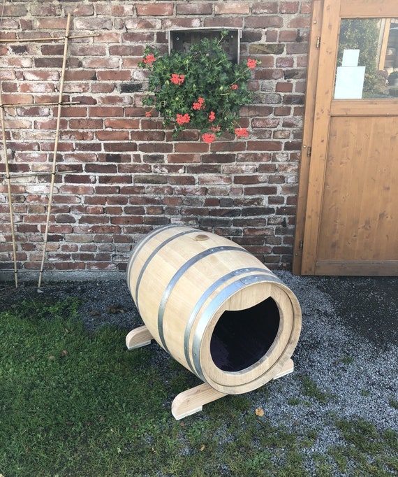 Wine barrel 2025 dog kennel