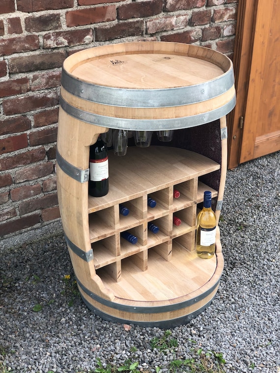 Bar à tonneau à vin avec grandes portes, porte-bouteille et