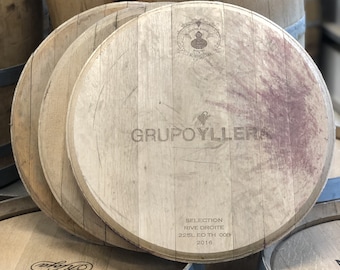 Barrel lid made from used 225l wine barrel