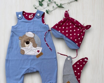 Handgefertigtes Newbornset: farbenfroh pink und blau mit braunem Teddy und Segelboot - Strampler, Mütze und Halstuch