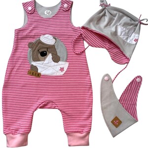 Handgefertigtes Newbornset: pink-rosa gestreift mit braunem Teddy und Segelboot Strampler, Mütze und Halstuch image 2