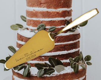 Personalizable cake server in gold, NAME, WITH DATE, wedding gift, bride and groom, gift for bride and groom, wedding, wedding cake