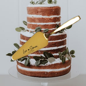 Personalizable cake server in gold, NAME, WITH DATE, wedding gift, bride and groom, gift for bride and groom, wedding, wedding cake image 3