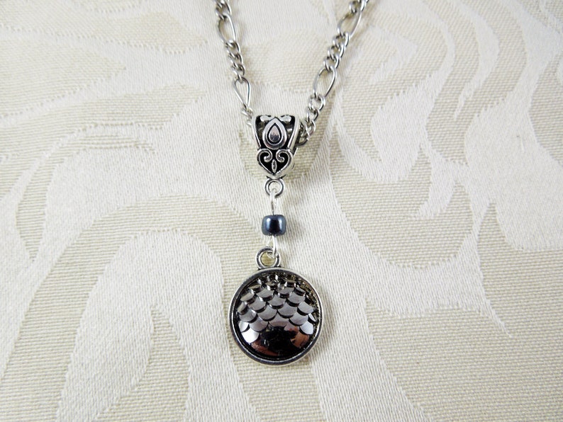 Fantasy Gothic Kamee Kette Drachenschuppen / Drachen Schuppen / Drache / Meerjungfrau / Perle / grau / silber / Boho / Gipsy / Wasser / hell Bild 2