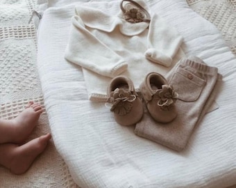 Spring Organic Muslin Cotton Carefree foot muff in Ecru Robin Chudek