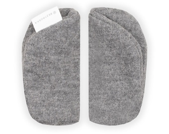 May include: Two gray felt insoles, side by side, against a white background. One insole has a small white tag with the text "@BSZTROSKA" tucked into the top. The insoles are a light gray color and have a soft, textured appearance.