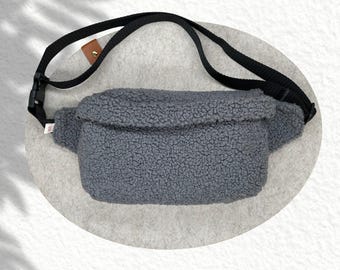 Marsupio Teddy in peluche – Borsa da cintura grigia fatta a mano | Borsa a tracolla per donna | Borsa da festival / Borsa a tracolla | Boucle | Marsupio