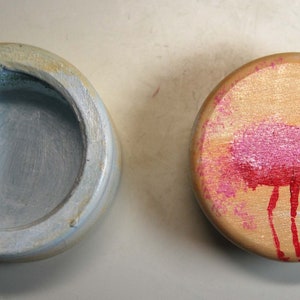 Tooth can painted with a flamingo image 4