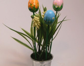 Easter eggs painted, for stepping three pieces