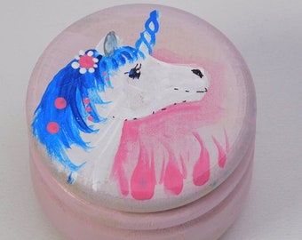 Tooth box painted with a unicorn, with name