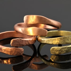 Copper ring or brass ring gold - hammered - chased - internal engraving possible - customizable - open ring