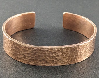 Hammered sturdy copper bangle - copper bracelet - pure copper - great surface structure - now also in bronze and brass