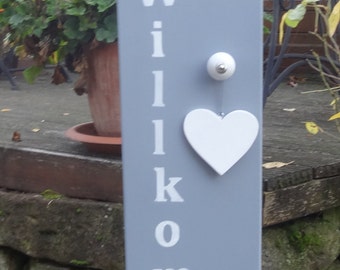 Large welcome stele for the entrance area in several variations