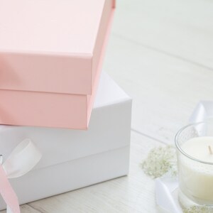 Geschenkbox, personalisiert mit Name für beste Freundin, Mama, Arbeitskollegin, Geschenk-Idee Hochzeit, Weihnachten, Geburtstag, Verpackung Bild 2