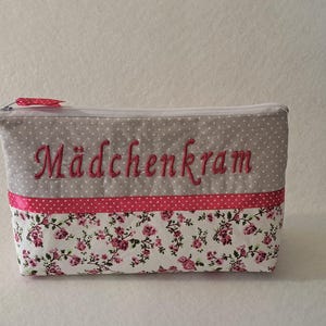Kosmetiktasche Mädchenkram, Schminktasche, Name, Geschenk, Windeltasche, personalisiert, Wunschname, individualisiert, Blumen,