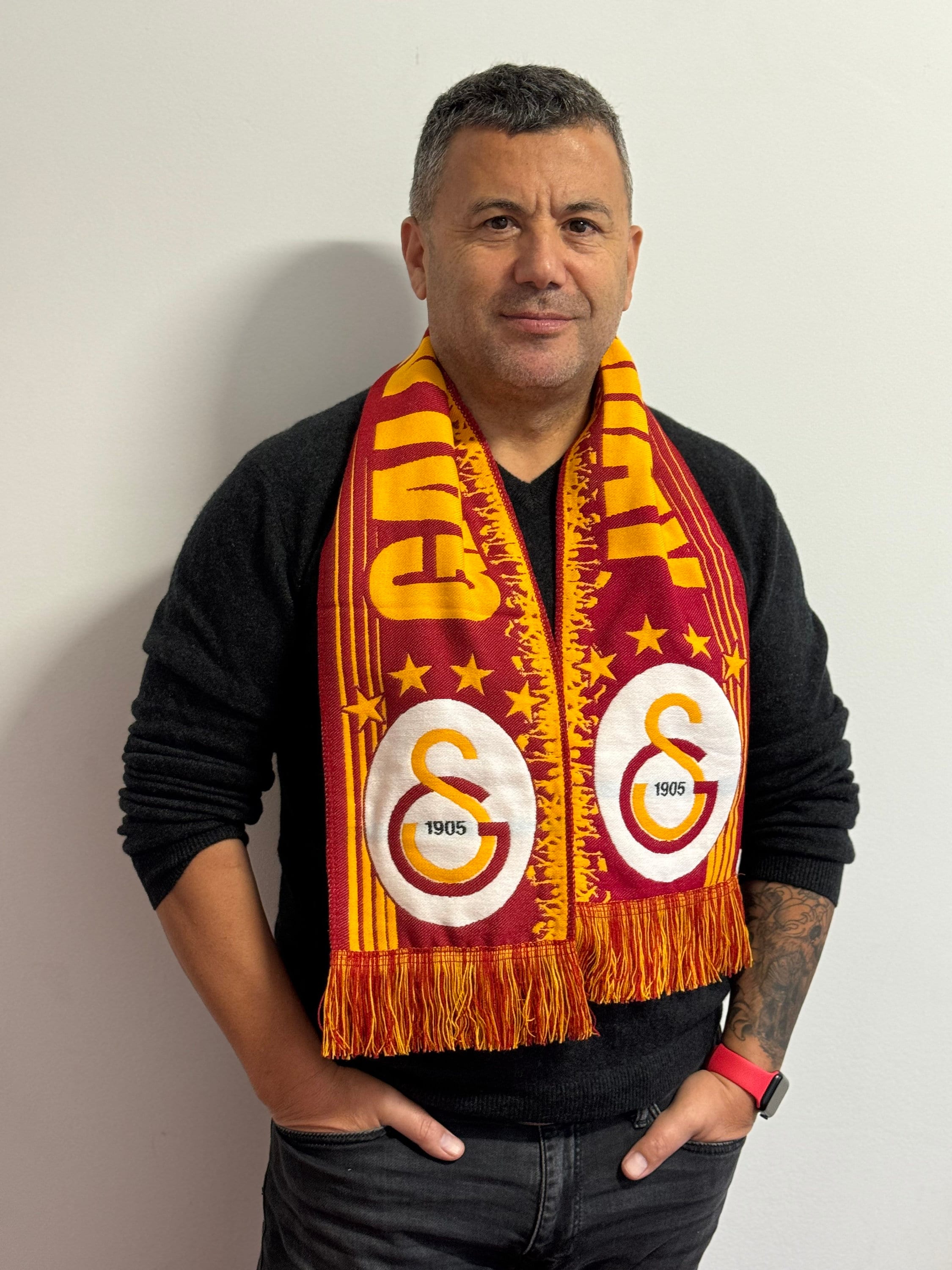 Schal Galatasaray für Fussballfans rot gelb mit Fransen - .de