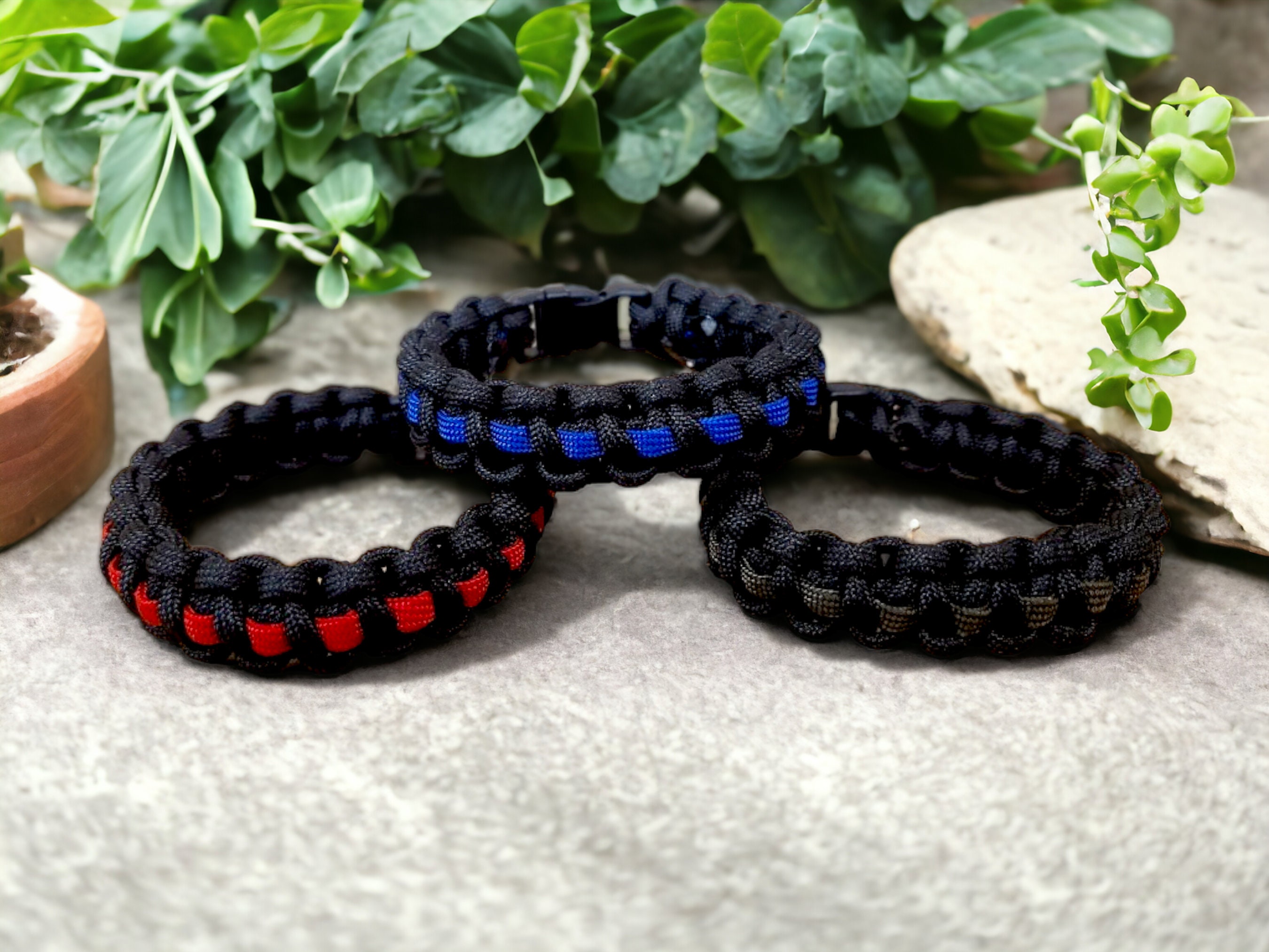 Paracord Bracelet Black and Red 