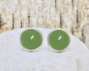 green ear studs "Viva!", simple green earrings ∞ unique gift ideas by CrystalsAndPearlsIH