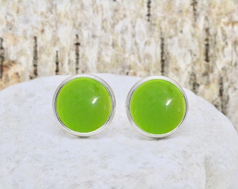 clous d'oreilles cabochon vert *Pomme* N°111