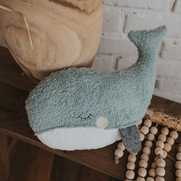 Peluche baleine menthe personnalisable avec prénom, cadeau naissance bébé, doudou personnalisé, cadeau naissance, poisson, doudou baleine