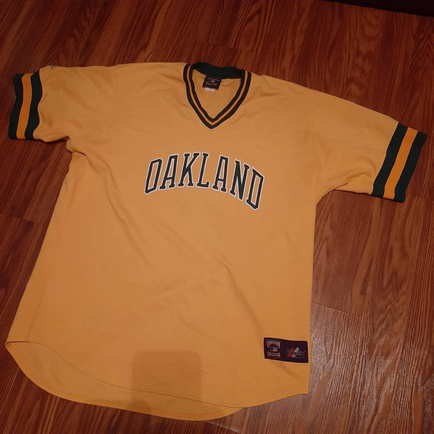 Vintage Oakland athletics jersey medium men. ⚾️  Vintage jerseys, Oakland  athletics, Clothes design