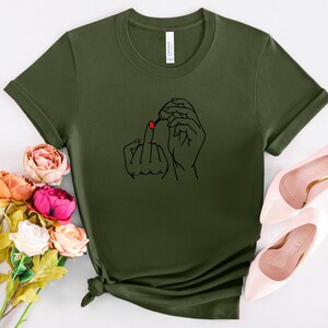 Feminist Shirt Feminismus T-Shirt Mittelfinger Nagellack Shirt Sommer tshirt Geschenk für Mädchen und beste Freundin Unisex Shirts Bild 9