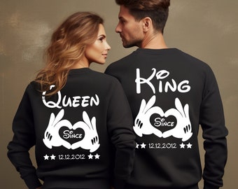 KING & QUEEN Pullover mit Händen und Wunschdatum Pärchen Sweatshirts im SET Paarpullis Pärchen Pullover Personalisiert Valentinstag Geschenk